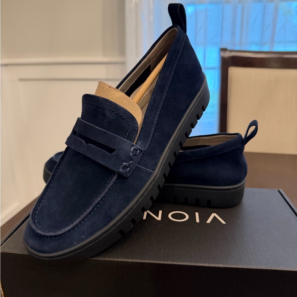New - Vionic Uptown Women’s Navy Loafers